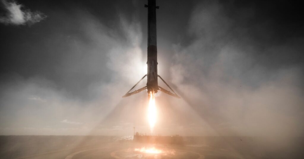 Watch SpaceX nail its 250th Falcon 9 drone landing |  Digital trends